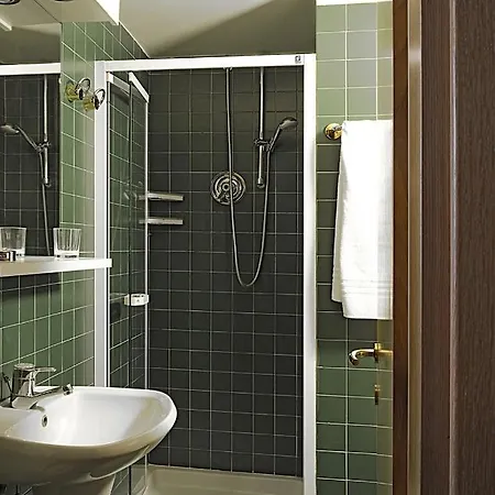 Lagrange מלון דירות 5*